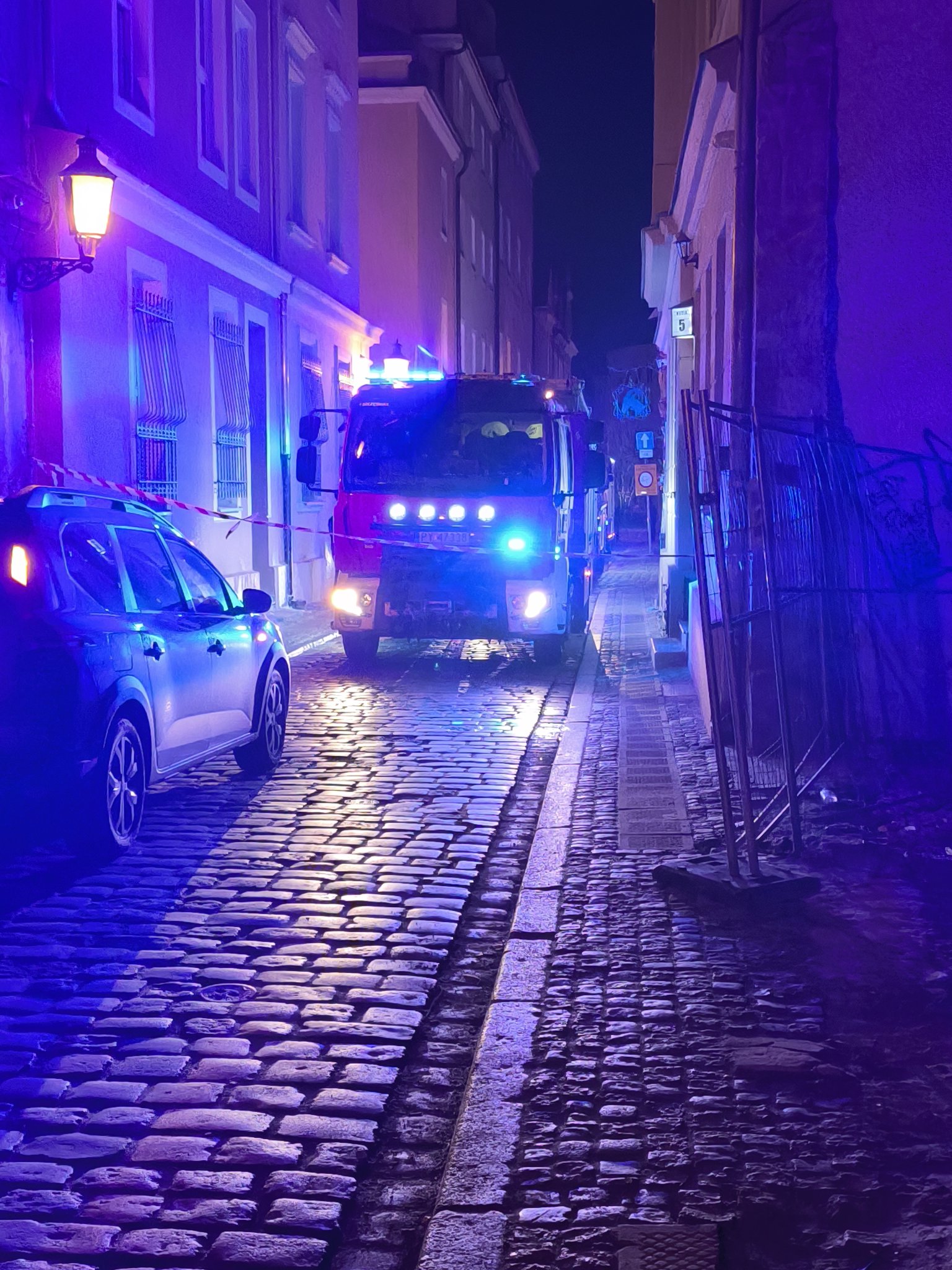 Akcja straży pożar w kamienicy