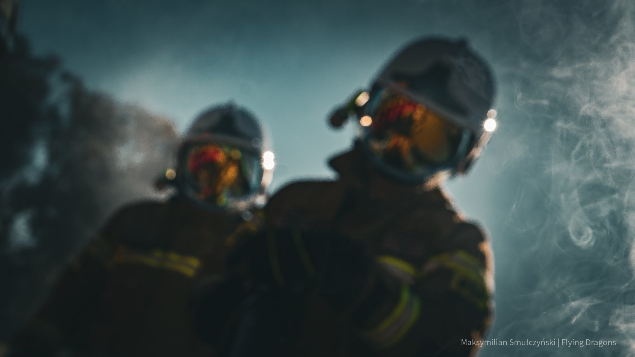 "Patrzą w ogień bez strachu”